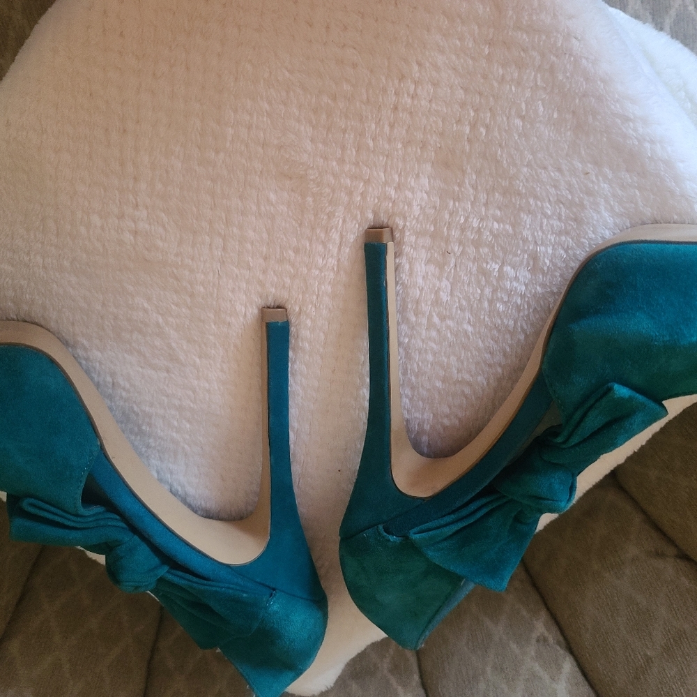Steve Madden teal suede bow heels
